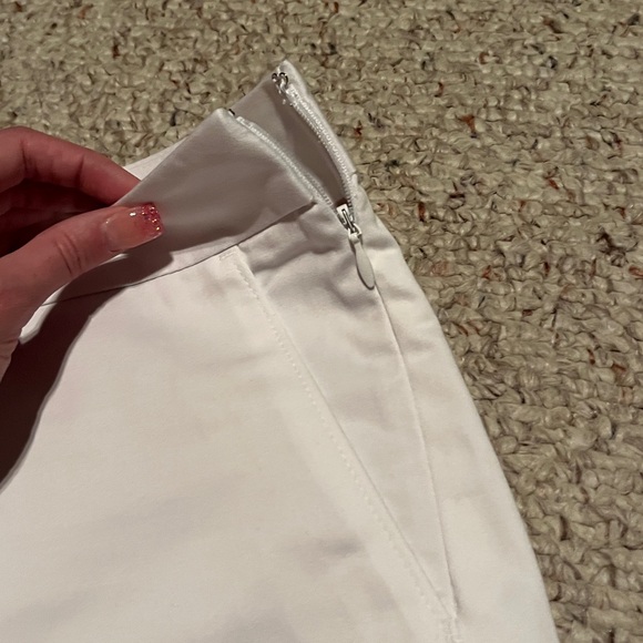 Express Shorts - Picture 4 of 9